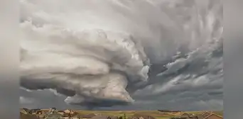Tornados en el sureste de Texas: daños graves y alertas activadas para proteger a las comunidades locales Tornados en el sureste de Texas: daños graves y alertas activadas para proteger a las comunidades locales