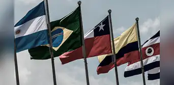 Este país europeo prohíbe izar las banderas de América Latina, Estados Unidos y otras naciones del mundo Este país europeo prohíbe izar las banderas de América Latina, Estados Unidos y otras naciones del mundo