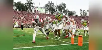 ¡Paliza en el Rose Bowl! Ohio State arrasa por 41-21 a Oregon y sigue con vida en los playoffs NCAA 2025 ¡Paliza en el Rose Bowl! Ohio State arrasa por 41-21 a Oregon y sigue con vida en los playoffs NCAA 2025