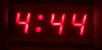 ¿Qué significa ver la hora espejo 4:44 en el reloj? ¿Qué significa ver la hora espejo 4:44 en el reloj?