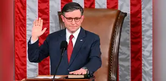 El republicano Mike Johnson es reelegido como presidente de la Cámara de Representantes de EE. UU. con 218 votos El republicano Mike Johnson es reelegido como presidente de la Cámara de Representantes de EE. UU. con 218 votos