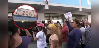Padres de familia de colegio en VMT acusan a directora de alterar notas para que paguen clases vacacionales por S/100 Padres de familia de colegio en VMT acusan a directora de alterar notas para que paguen clases vacacionales por S/100