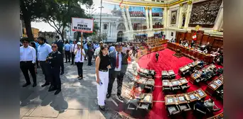 Congreso prohíbe uso de minifaldas a sus trabajadoras tras escándalo de presunta red de prostitución