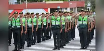 Un total de 8.000 policías recibirán compensaciones por trabajar en sus días de franco y vacaciones Un total de 8.000 policías recibirán compensaciones por trabajar en sus días de franco y vacaciones