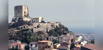 Este pueblo de Italia prohibió a sus residentes enfermarse: la mitad de sus habitantes son ancianos