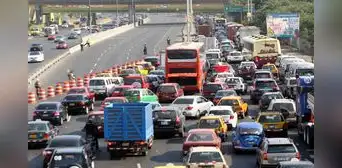 ¿Cómo conducir tu auto si hay tráfico en plena carretera? Sigue estas recomendaciones para evitar daños ¿Cómo conducir tu auto si hay tráfico en plena carretera? Sigue estas recomendaciones para evitar daños