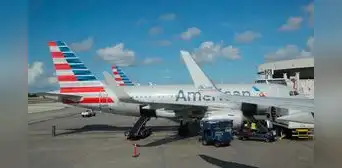 Equipaje de mano eliminado: las nuevas reglas de American Airlines para volar dentro y fuera de EE. UU.