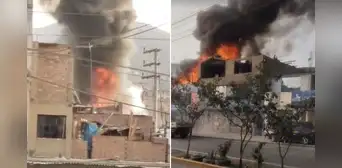 Incendio de grandes magnitudes consume vivienda en Comas: 9 unidades de bomberos atienden siniestro Incendio de grandes magnitudes consume vivienda en Comas: 9 unidades de bomberos atienden siniestro
