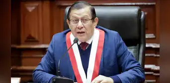 Salhuana insiste en no renunciar pese a escándalo por supuesta red de proxenetismo: "Decisión le corresponde a 13 bancadas" Salhuana insiste en no renunciar pese a escándalo por supuesta red de proxenetismo: "Decisión le corresponde a 13 bancadas"