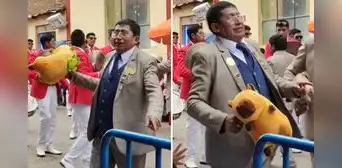 Danzante de la Candelaria en Puno sorprende con una original matraca de capibara: "La nueva moda" Danzante de la Candelaria en Puno sorprende con una original matraca de capibara: "La nueva moda"