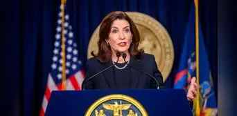 Kathy Hochul trae grandes noticias para trabajadores en Nueva York: bate récord histórico con aumento salarial en 2025 Kathy Hochul trae grandes noticias para trabajadores en Nueva York: bate récord histórico con aumento salarial en 2025