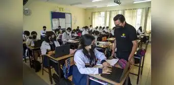 Especialistas recomiendan reinventar las aulas escolares con inteligencia artificial