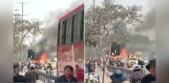 Vehículo se incendia en plena Panamericana Sur a la altura del puente Atocongo en Surco Vehículo se incendia en plena Panamericana Sur a la altura del puente Atocongo en Surco