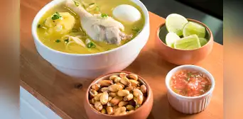 ¿Sabes cómo preparar caldo de gallina? Descubre la receta y los ingredientes para la sopa 'levantamuertos' ¿Sabes cómo preparar caldo de gallina? Descubre la receta y los ingredientes para la sopa 'levantamuertos'