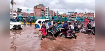Fuertes lluvias inundan viviendas, mercados y centros comerciales en Juliaca: "Ya sobrepasó nuestra capacidad" Fuertes lluvias inundan viviendas, mercados y centros comerciales en Juliaca: "Ya sobrepasó nuestra capacidad"