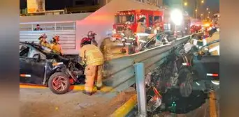 Auto quedó incrustado en baranda de separación del Metropolitano en Miraflores tras aparatoso accidente