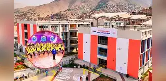 Alumnos que causaron furor por su banda escolar estudiarán en modernas Escuelas Bicentenario: “Ensayábamos sobre la arena” Alumnos que causaron furor por su banda escolar estudiarán en modernas Escuelas Bicentenario: “Ensayábamos sobre la arena”