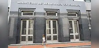 Familia de peruana deportada critica a Cancillería por exigir "certificado de pobreza" para reunirse con su hija Familia de peruana deportada critica a Cancillería por exigir "certificado de pobreza" para reunirse con su hija
