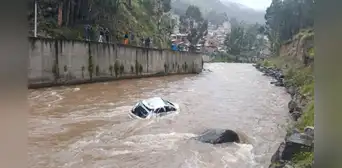 Bebé de un año desaparece en río de Huancavelica tras despiste de auto con pasajeros a bordo Bebé de un año desaparece en río de Huancavelica tras despiste de auto con pasajeros a bordo