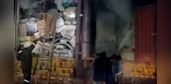 Camión lleno de encomiendas se prende en llamas en plena carretera desde Lima hacia Juliaca Camión lleno de encomiendas se prende en llamas en plena carretera desde Lima hacia Juliaca