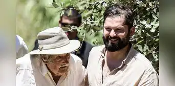 Gabriel Boric plantó olivo con José Mujica en su visita a Uruguay y aseguró que "en Venezuela se robaron la elección"