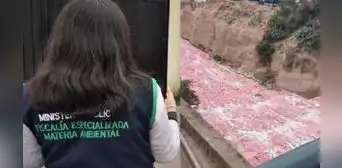 Fiscalía investiga posibles causas de la coloración rojiza que presentó el agua del río Rímac Fiscalía investiga posibles causas de la coloración rojiza que presentó el agua del río Rímac