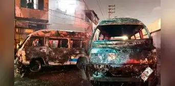 Nuevo atentado contra El Argentino: incendian una combi en el Callao y empresa suma 2 ataques en una semana