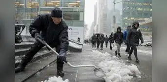 Nueva York multará con US$350 a quienes no limpien la nieve en las aceras a tiempo: estos son los horarios indicados Nueva York multará con US$350 a quienes no limpien la nieve en las aceras a tiempo: estos son los horarios indicados
