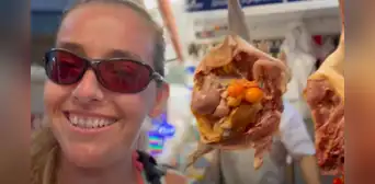 Chilena visita mercados en Lima y se sorprende al ver pollos abiertos en exhibición: ''Mira cómo los venden'' Chilena visita mercados en Lima y se sorprende al ver pollos abiertos en exhibición: ''Mira cómo los venden''