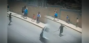 Menores asaltan con machete a madre mientras dejaba a sus 3 hijos en colegio en Chorrillos Menores asaltan con machete a madre mientras dejaba a sus 3 hijos en colegio en Chorrillos