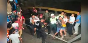 Caos tras accidente en Chancay: registran enfrentamientos con la PNP durante rescate de heridos Caos tras accidente en Chancay: registran enfrentamientos con la PNP durante rescate de heridos