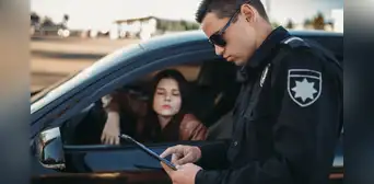 Ciudadanos en California: el documento que debes presentar si la Policía te detiene cuando conduces, según DMV Ciudadanos en California: el documento que debes presentar si la Policía te detiene cuando conduces, según DMV