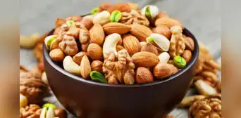 El fruto seco rico en fibra que pocos conocen, pero regula el azúcar en sangre y combate la diabetes: ni las almendras ni las nueces El fruto seco rico en fibra que pocos conocen, pero regula el azúcar en sangre y combate la diabetes: ni las almendras ni las nueces