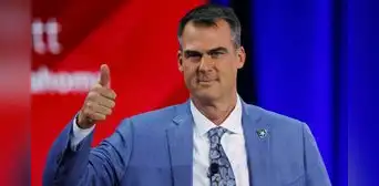 Buenas noticias para estudiantes inmigrantes en Oklahoma: Kevin Stitt frena plan para exigir prueba de ciudadanía en escuelas