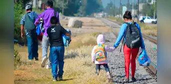 DHS insta a inmigrantes a irse de EE. UU. antes que Trump los deporte: "Si te vas ahora podrías tener la oportunidad de regresar" DHS insta a inmigrantes a irse de EE. UU. antes que Trump los deporte: "Si te vas ahora podrías tener la oportunidad de regresar"