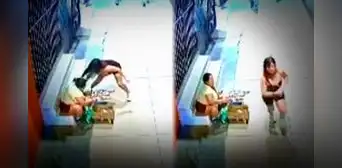 Mujer finge comprar a una ambulante y le roba el celular en Comas: cámaras de seguridad captaron el asalto