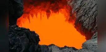 Arqueólogos descubren que los primeros humanos lograron vivir bajo un tubo de lava para domesticar animales hace 7.000 años Arqueólogos descubren que los primeros humanos lograron vivir bajo un tubo de lava para domesticar animales hace 7.000 años