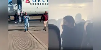 Avión de Delta Air Lines aterriza de emergencia y evacúan pasajeros por "posible humo" en aeropuerto de Atlanta Avión de Delta Air Lines aterriza de emergencia y evacúan pasajeros por "posible humo" en aeropuerto de Atlanta