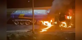Chofer logra escapar ileso tras incendio en la cabina de su tráiler en la Panamericana Norte en Chancay Chofer logra escapar ileso tras incendio en la cabina de su tráiler en la Panamericana Norte en Chancay