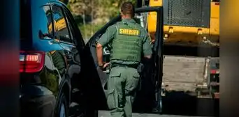 Warrant Service Officer: el programa que da a sheriffs locales la autoridad para detener a este grupo de inmigrantes en Estados Unidos