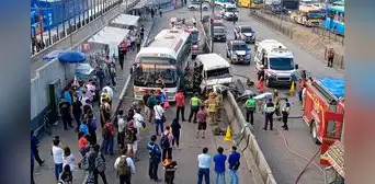 Grave accidente frente a Mega Plaza: combi choca contra muro en la Panamericana Norte y deja 11 heridos Grave accidente frente a Mega Plaza: combi choca contra muro en la Panamericana Norte y deja 11 heridos