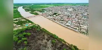 Familia queda atrapada en estación de bombeo tras desborde de río Tumbes y pide ayuda urgente Familia queda atrapada en estación de bombeo tras desborde de río Tumbes y pide ayuda urgente