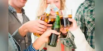 Las bebidas alcohólicas podrían ser una "droga de iniciación" a sustancias más dañinas, según especialistas de EE. UU.
