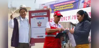 Peruanos beneficiarios del título de propiedad gratis en Cofopri sí podrán vender o transferir su vivienda, pero deben pasar estos años Peruanos beneficiarios del título de propiedad gratis en Cofopri sí podrán vender o transferir su vivienda, pero deben pasar estos años