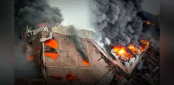 Incendio en Cercado de Lima: las impactantes imágenes del siniestro que consume almacén hace 15 horas en Barrios Altos Incendio en Cercado de Lima: las impactantes imágenes del siniestro que consume almacén hace 15 horas en Barrios Altos