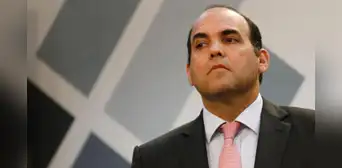 La Carlincatura de hoy muestra la ambigüedad por la tragedia en Trujillo: No descartamos que Intercorp no existe, ni que haya existido el techo La Carlincatura de hoy muestra la ambigüedad por la tragedia en Trujillo: No descartamos que Intercorp no existe, ni que haya existido el techo