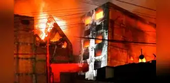 Gobierno entregará bono a damnificados del voraz incendio en Cercado de Lima Gobierno entregará bono a damnificados del voraz incendio en Cercado de Lima