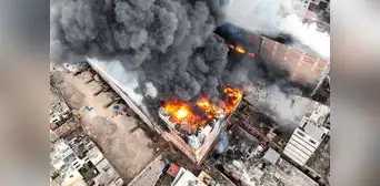 Incendio en Barrios Altos: siniestro podría continuar hasta el domingo, según bomberos