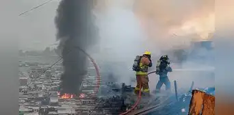 Incendio de grandes proporciones en Ancón: fuego arrasa con más de 20 viviendas y un menor pierde la vida Incendio de grandes proporciones en Ancón: fuego arrasa con más de 20 viviendas y un menor pierde la vida