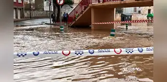 Fuertes lluvias causan inundaciones en Murcia y autoridades españolas "recomiendan a la población que no salga de su casa" Fuertes lluvias causan inundaciones en Murcia y autoridades españolas "recomiendan a la población que no salga de su casa"